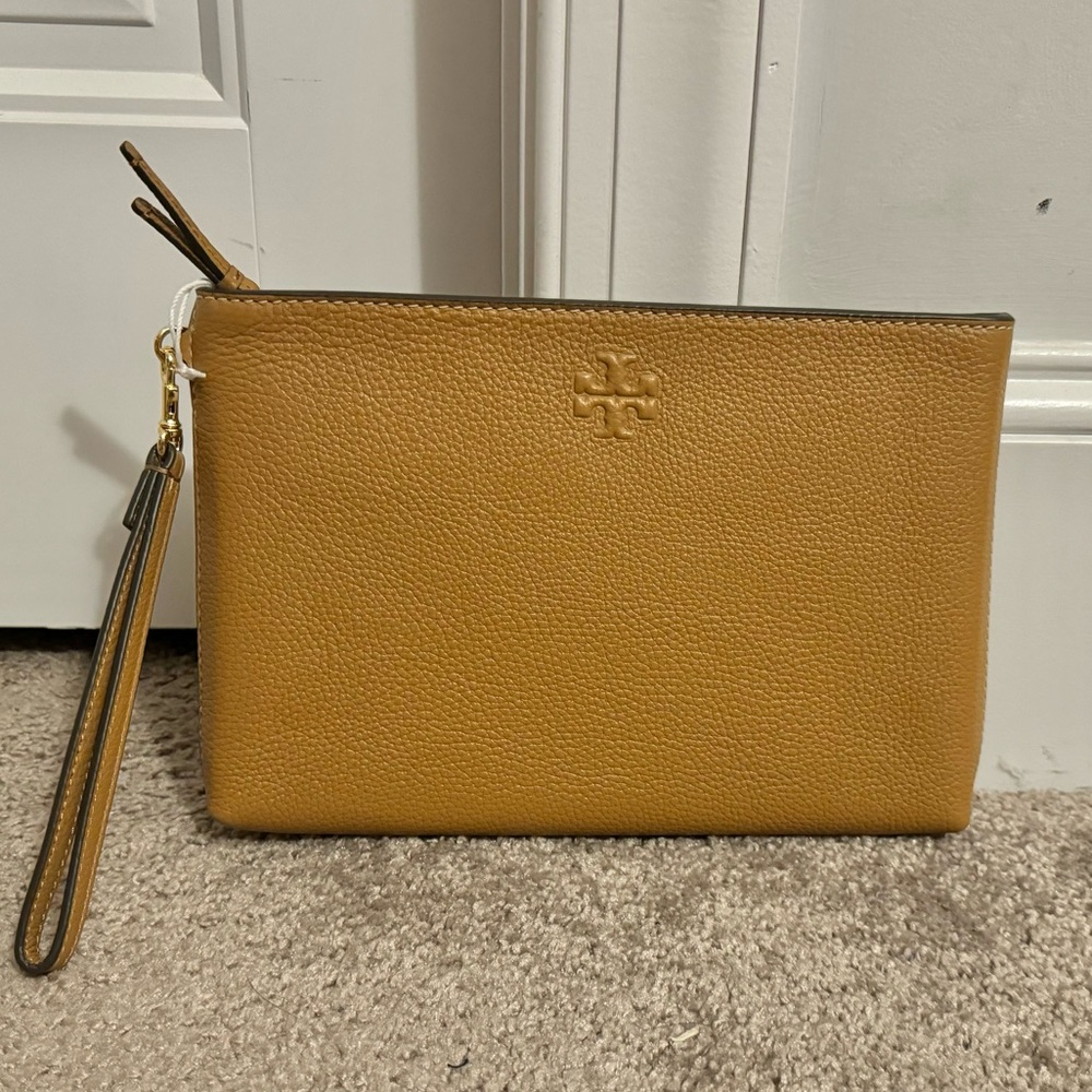 Beautiful Tory Burch brown Carmel pebbles leather medium wristlet purse new